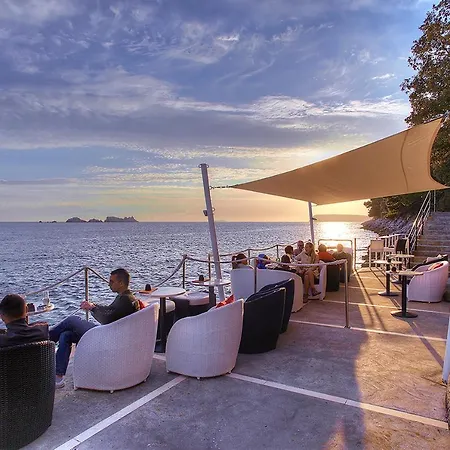 Meri & Karla Apartment